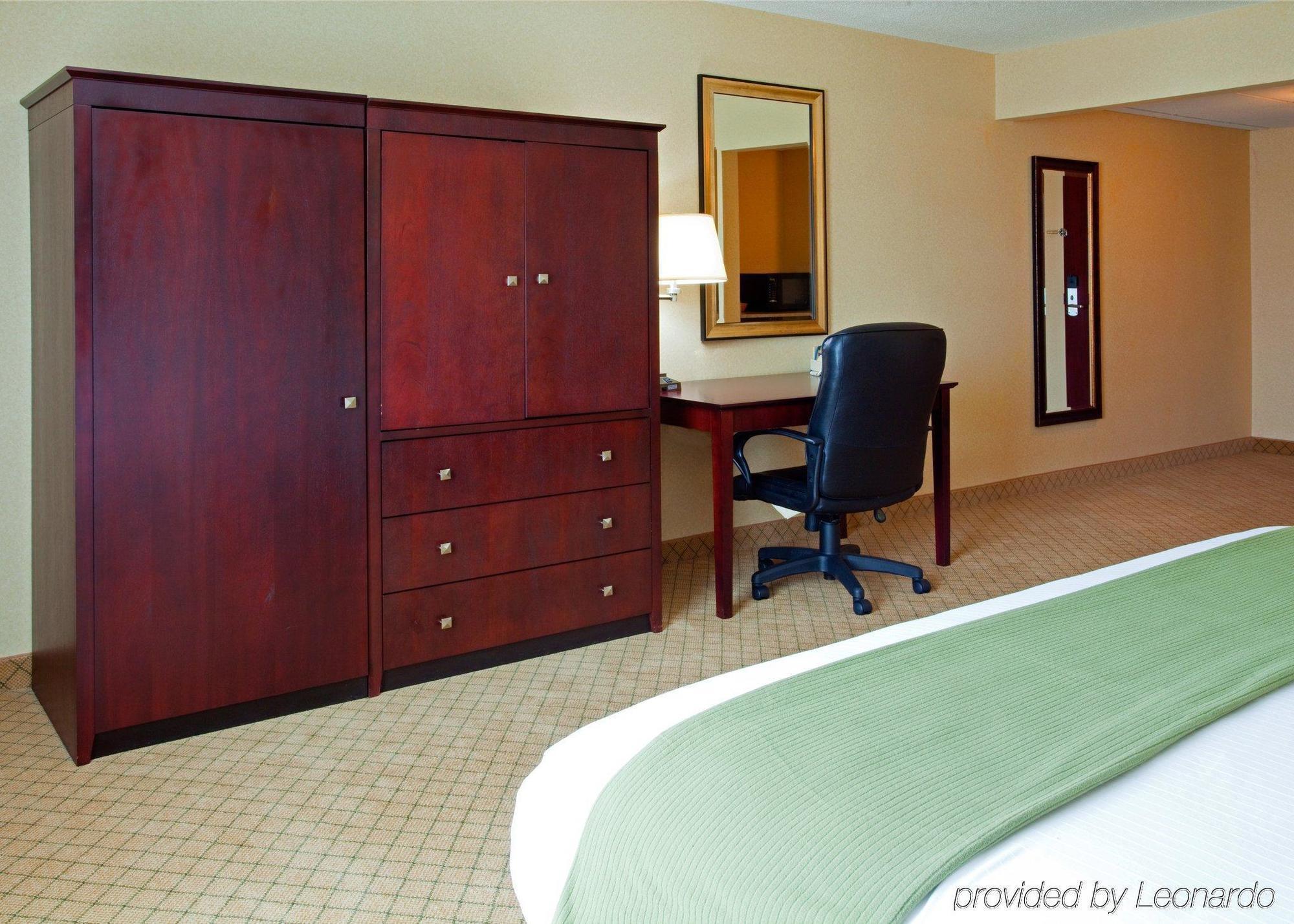 Holiday Inn Express Hotel & Suites - Concord By Ihg Kannapolis Habitación foto
